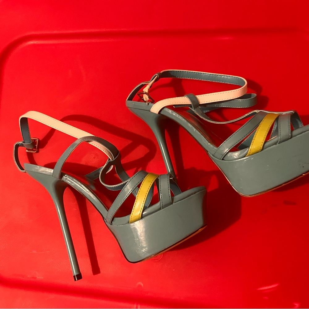 Stylish Multi-Color Platform Heels - Picture 4 of 4